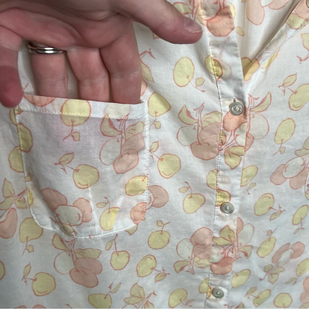 GAP Y2K Sheer Button Up Top Off White Cherries Fruit Blouse Cotton Sz 10 Cap Slv - Picture 4 of 12